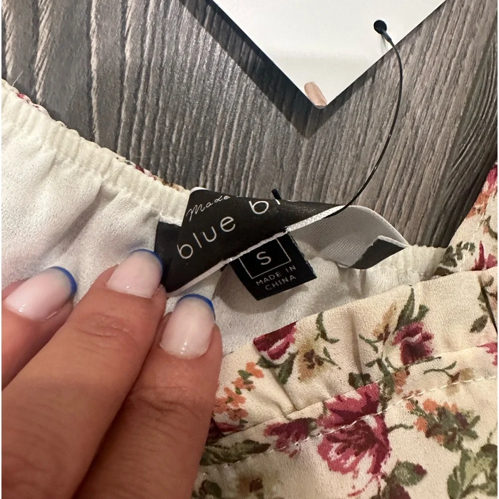 NWT - Cropped off shoulder blouse - Picture 2 of 2